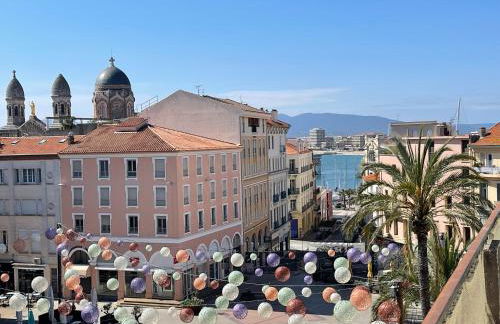 French Riviera centre ville plage port balcon panoramique et Clim - Foto 1