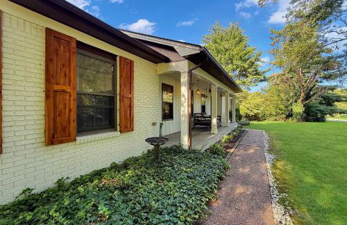 3 Bedrooms 8 Guests Modern Ranch Retreat on Half Acre - Foto 22