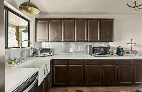 Relaxing Hill Country Home with Outdoor Fire Pit - Photo 11