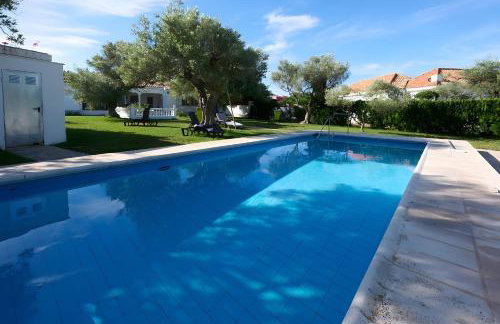 Villa with great garden and pool - Foto 40