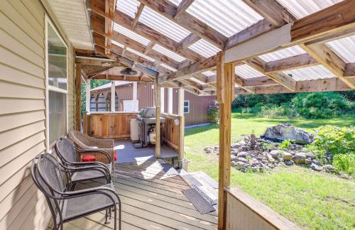 Cozy Lake Luzerne Home - 1 Mi to Wayside Beach! - Foto 5