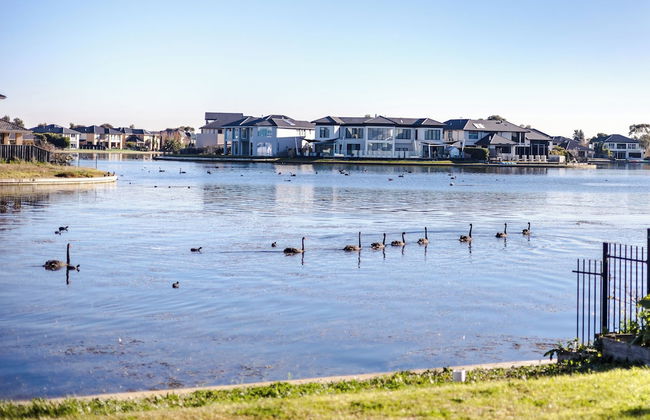 StayAU Magnificent Lakefront Villa - Foto 53