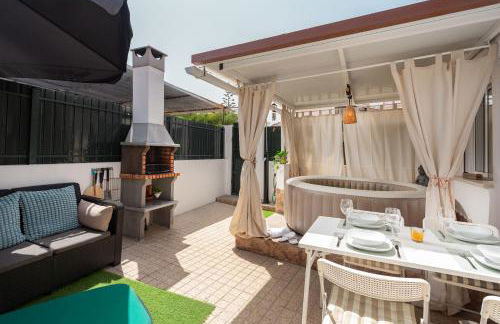 "Linda's Guest House" Beach House with Private Patio & Hot Tub, 3 Min from the Beach - Foto 14