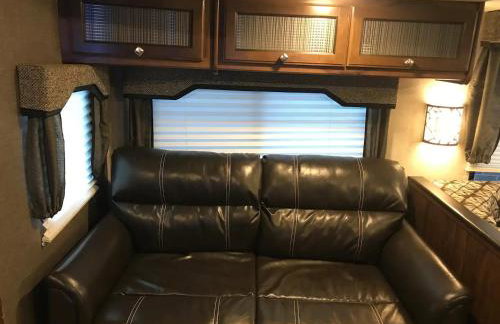 Heartland North Trail 31' RV - Photo 17
