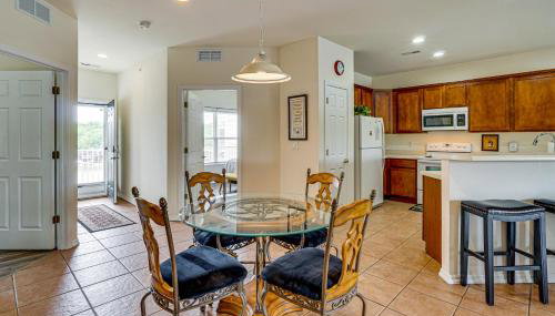 Lakefront Osage Beach Condo: Dock Your Boat Here! - Foto 4