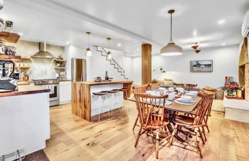 Peaceful Ranch Overlooking Mustangs with Full Kitchen & Fireplace - Foto 2