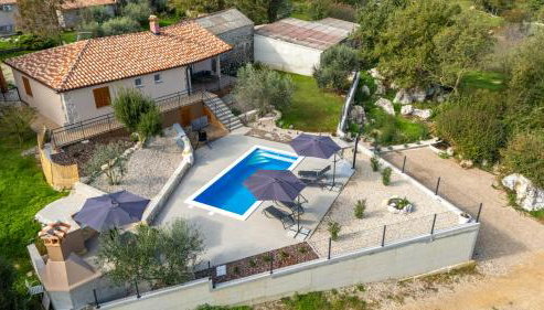 House Cerovac - Foto 2, sunbed, Garden view