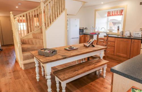 The Roundhouse - Photo 11