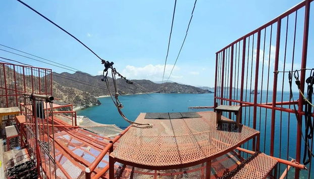 Tirolina en Playa Blanca - Foto 5, Plataforma de la tirolina en Playa Blanca