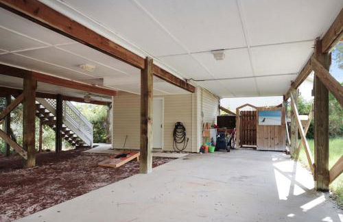 Woofs and Waves by Pristine Properties Vacation Rentals - Foto 44