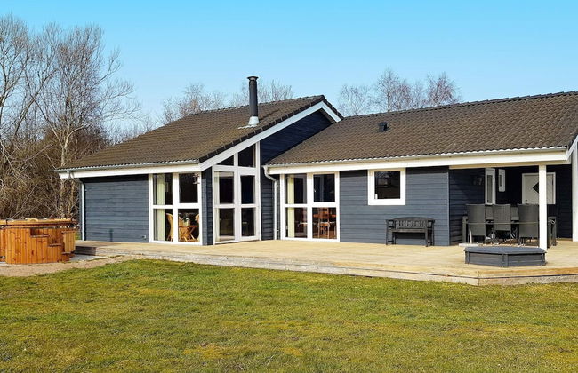 8 Person Holiday Home in Strandby - Foto 1