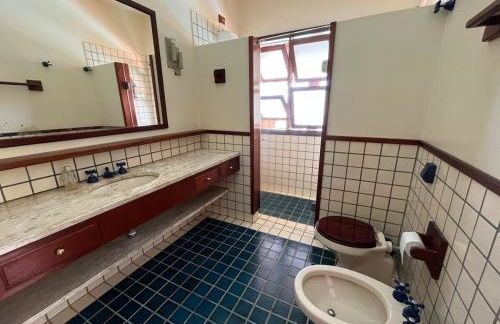 Spacious house with pool - 100m from the sea in Guaecá - Foto 25