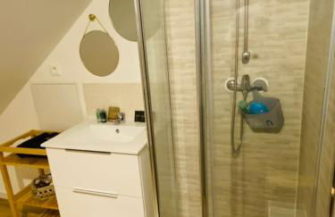 Appartement Atypique- Esprit Atelier Loft - parking privé - Wifi - vidéo - Foto 22