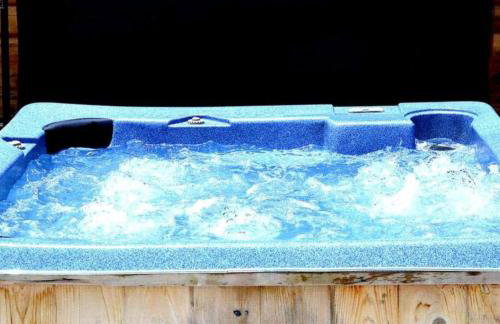 Stately Log Cabin with a Pool for a Group Getaway near Chickamauga, Georgia - Foto 23