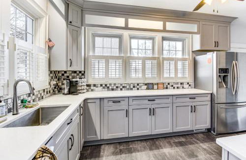 Pool, Patio and Putting Green Manchester Getaway - Foto 7