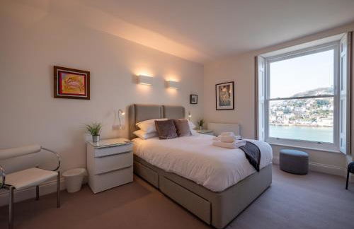 Riverside Apartment with Stunning Views & Patio - Foto 18