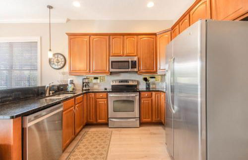 Two King En-Suites …Inside the Prestigious Reunion Resort - Foto 15