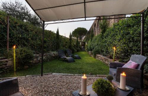 La Dimora dei Conti, Indulge in a Country Farmhouse Apartment with Jacuzzi Facing the Town! - Foto 23