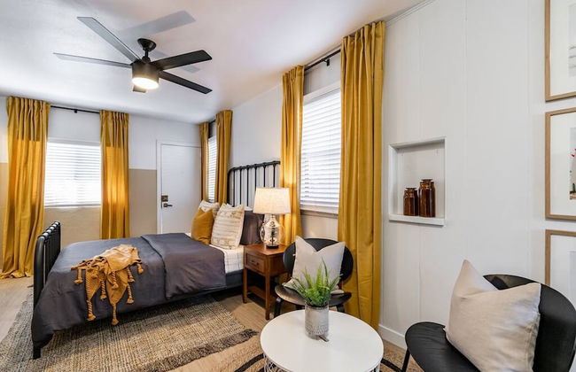 Live Like a Local - Studio With Huge Backyard - Foto 7