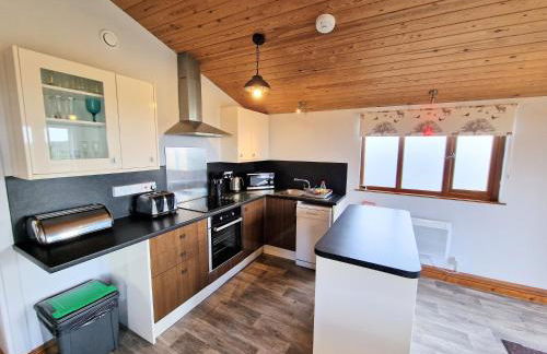 Ochil 8 with Private Hot Tub - Fife - Loch Leven - Lomond Hills - Photo 4