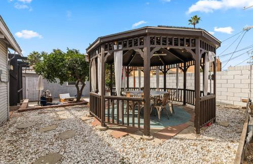 Los Angeles charming big house, king bed, parking, EV - Photo 44