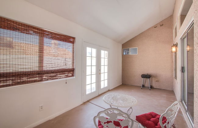 Beautiful Spacious House very Nice area - Photo 6