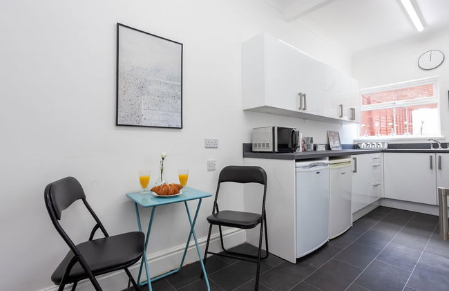 Cosy Home Near Station, Parking, Netflix, Sleeps 5 - Foto 19