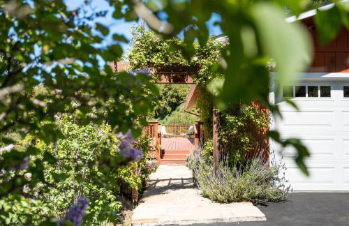 Serene Vineyard Chateau with Pool, Hot Tub, BBQ - Foto 79