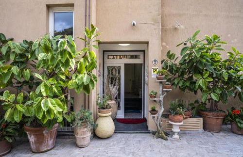 Villa Liliana - Stella Marina - Trilocale Elegante con Balcone Vista Mare - Accesso Diretto alla Spiaggia - Foto 3