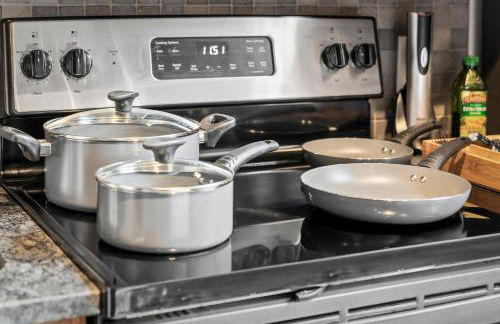 Studio at Superior l Downtown l Parking l Café - Photo 9