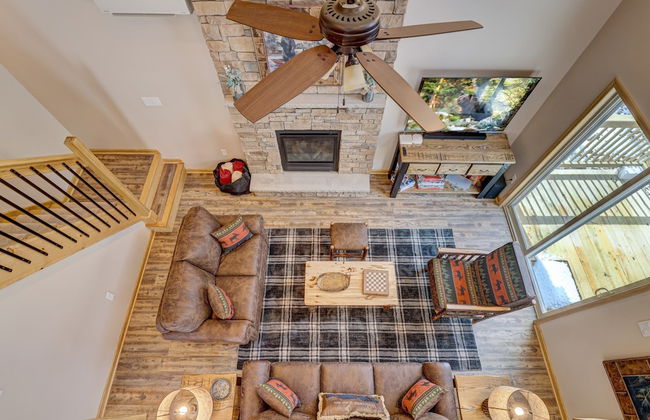 Over the Top Lodge by Avantstay Hot Tub, Shared Pool, Beach/lake Access - Foto 21