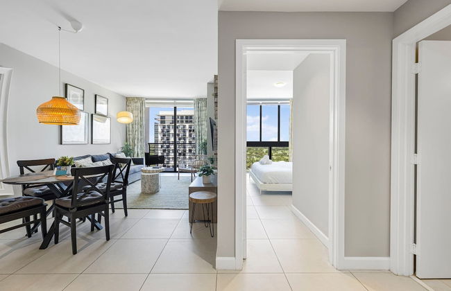 Downtown Doral Condo w-Free Parking - Foto 15