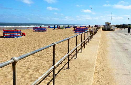 Stunning Holiday Cottage nr Skegness in Sunny Chapel St Leonards Just mins from the Beach & Attractions - Perfect for Couples & Family's who love to Relax but want Exciting Adventures nearby! Large Pet Friendly garden! - Photo 24