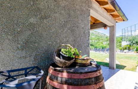 Villa Majkovica - 4 Bedroom Villa with Private Pool & En-Suite Bathrooms & Parking - Photo 91