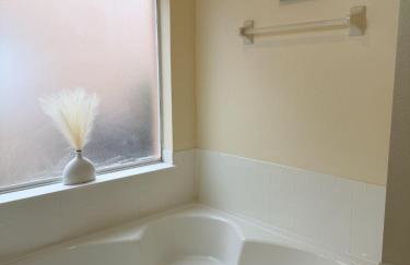 Family Ready in Gated Community Near Attractions - Foto 20