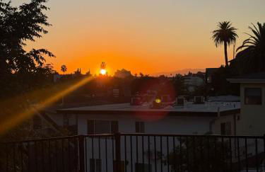 Echo Park Spacious Two-Bedroom Apartment with Private Yard and Parking - Foto 23