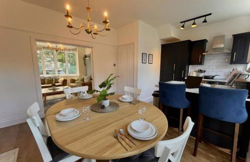 Stylish 3-bed home in Prestwich with free parking - Foto 2