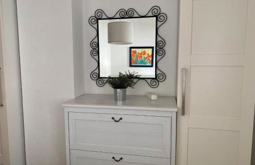 Ferienwohnung-Kapitaen-Hook-mit-Sonnenterrasse-Garten-zwischen-Strand-Wald-Wiese-auf-Ruegen - Foto 13