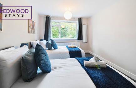 3-Bedroom Serviced House, Free Parking for 2 Cars, Free WiFi By Redwood Stays - Foto 3