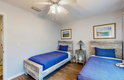 Inviting condo with an outdoor pool, washer/dryer, & AC - near the beach - Foto 14