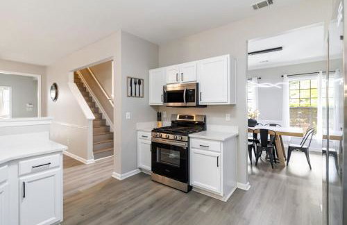 5-Bed Gem Close to Duluth Fun Sleeps 16 - Foto 6