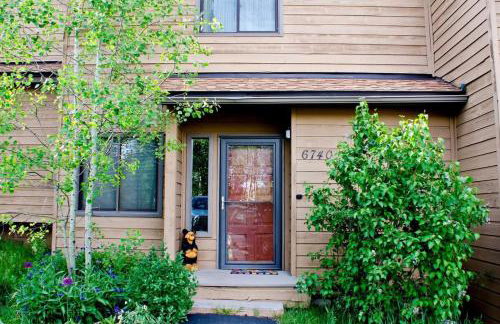 Cozy 2BR with Great Views Near Trails - Photo 21