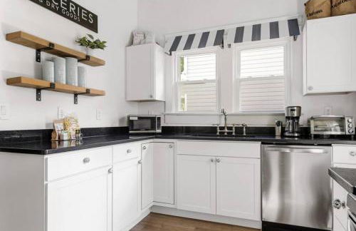 Urban Farmhouse-Sleeps 8 - Foto 3