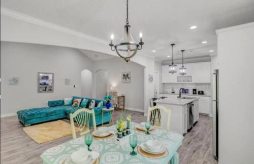 Reduced! Newly Renovated Luxe West Beaumont w Priv - Foto 1