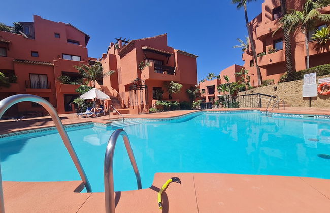 Luxury 2-bed Apartment Elviria - Pool, Sauna & gym - Foto 13