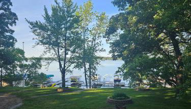 Lake Access and Easy Living at West Battle Lake - Foto 3