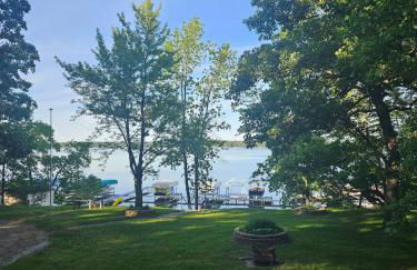 Lake Access and Easy Living at West Battle Lake - Foto 3