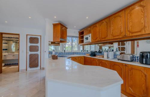 Ocean Vista Retreat with Beach & Pool Access by Drago Rentals - Foto 23