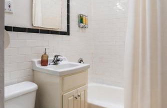 3 Bedroom Cozy Home in Manhattan Valley - Photo 17