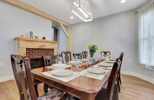 Spacious Central 4BR, Ski & Bike - Photo 3